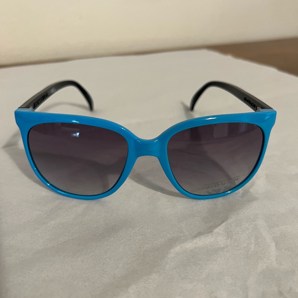 Hoven Skinny Legs Sunglasses